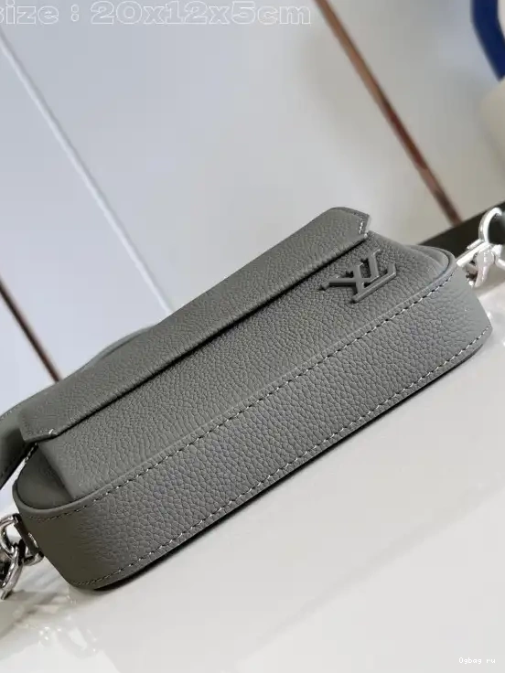 LOUIS Wearable Wallet-20*12*5.5CM Pilot VUITTON 0702